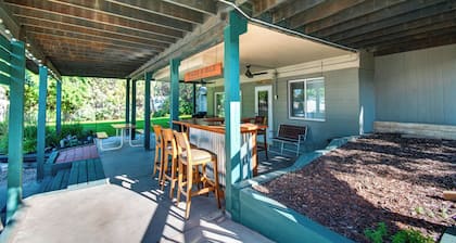 2-level Home w/ Deck: 1/2 Mi to Lake Mcconaughy!