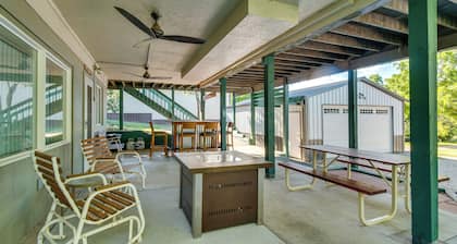 2-level Home w/ Deck: 1/2 Mi to Lake Mcconaughy!