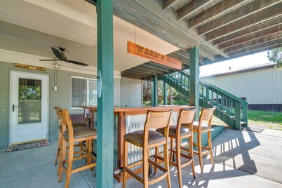 2-level Home w/ Deck: 1/2 Mi to Lake Mcconaughy!