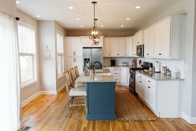 "King's Quarters" Modern Urban Stay - Downtown LEX