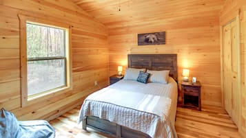 House (2 Bedrooms) | 2 bedrooms, iron/ironing board, bed sheets