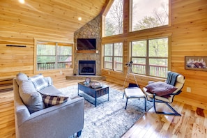 TV, fireplace, ping pong - Family-friendly Murphy Cabin w/ Fire Pit! (Murphy)
