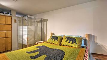 3 bilik tidur, ruang kerja komputer riba, seterika/papan seterika