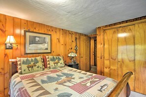 3 bedrooms, laptop workspace, iron/ironing board, bed sheets