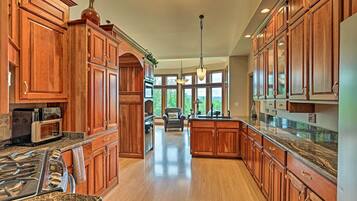 House (5 Bedrooms) | Private kitchen | Microwave, oven, stovetop, dishwasher