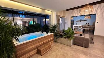 Indoor spa tub