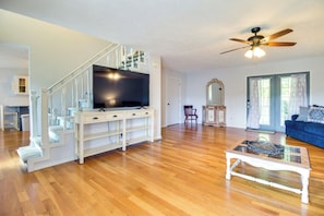House (4 Bedrooms) | Interior - Spacious White Rivers Jewel: Fishing Haven! (Flippin)