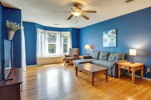 House (4 Bedrooms) | Interior - Spacious White Rivers Jewel: Fishing Haven! (Flippin)