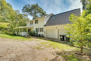 House (4 Bedrooms) | Interior - Spacious White Rivers Jewel: Fishing Haven! (Flippin)