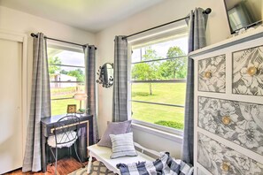House (3 Bedrooms) | Interior - Charming Country Cottage: 5 Mi to Downtown Tulsa! (Tulsa)
