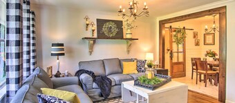 Charming Country Cottage: 5 Mi to Downtown Tulsa!