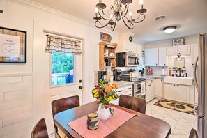 Interior - Charming Country Cottage: 5 Mi to Downtown Tulsa! (Tulsa)