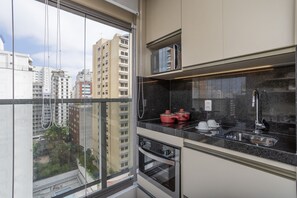 Lägenhet | Eget kök | Mikrovågsugn och grytor/köksredskap