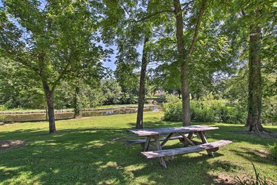 'turtle Rock' - Ironton Cabin w/ Furnished Patio!