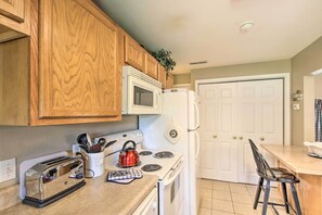 House (1 Bedroom) | Interior - 'turtle Rock' - Ironton Cabin w/ Furnished Patio! (Ironton)