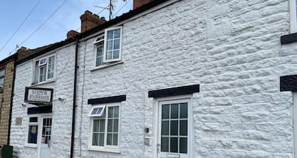 3 Bedroom Cottage, Sleeps 5 Village Location