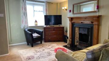 Cottage | Living area | Fireplace