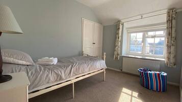 Cottage | 3 bedrooms, free WiFi, bed sheets