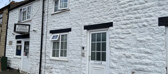 3 Bedroom Cottage, Sleeps 5 Village Location