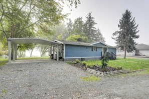 House (3 Bedrooms) | Interior - Lakefront Mount Vernon Home w/ Private Dock! (Sedro-Woolley)