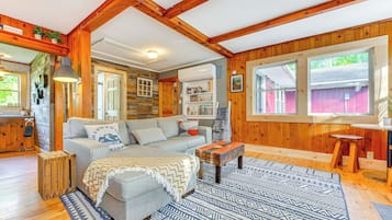 House (2 Bedrooms) | Front of property