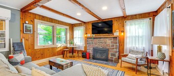 Pet-friendly Wilmington Retreat w/ Hot Tub!