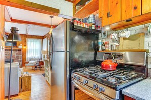 House (2 Bedrooms) | Interior