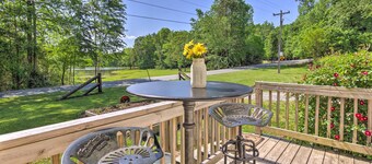 'the Country Cottage in Union Mills w/ Porch!