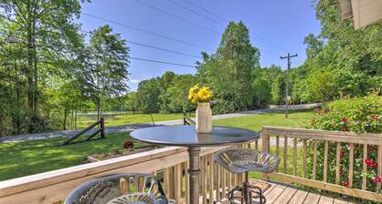 'the Country Cottage in Union Mills w/ Porch!