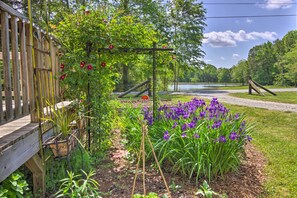 Cottage (2 Bedrooms) | Interior - 'the Country Cottage in Union Mills w/ Porch! (Union Mills)