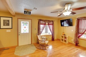 Interior - Lovely Black Hills Area Home: Covered Porch & Deck (Lead)