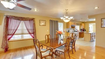 House (3 Bedrooms) | Interior