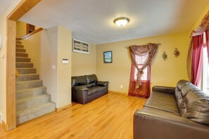 Interior - Lovely Black Hills Area Home: Covered Porch & Deck (Lead)