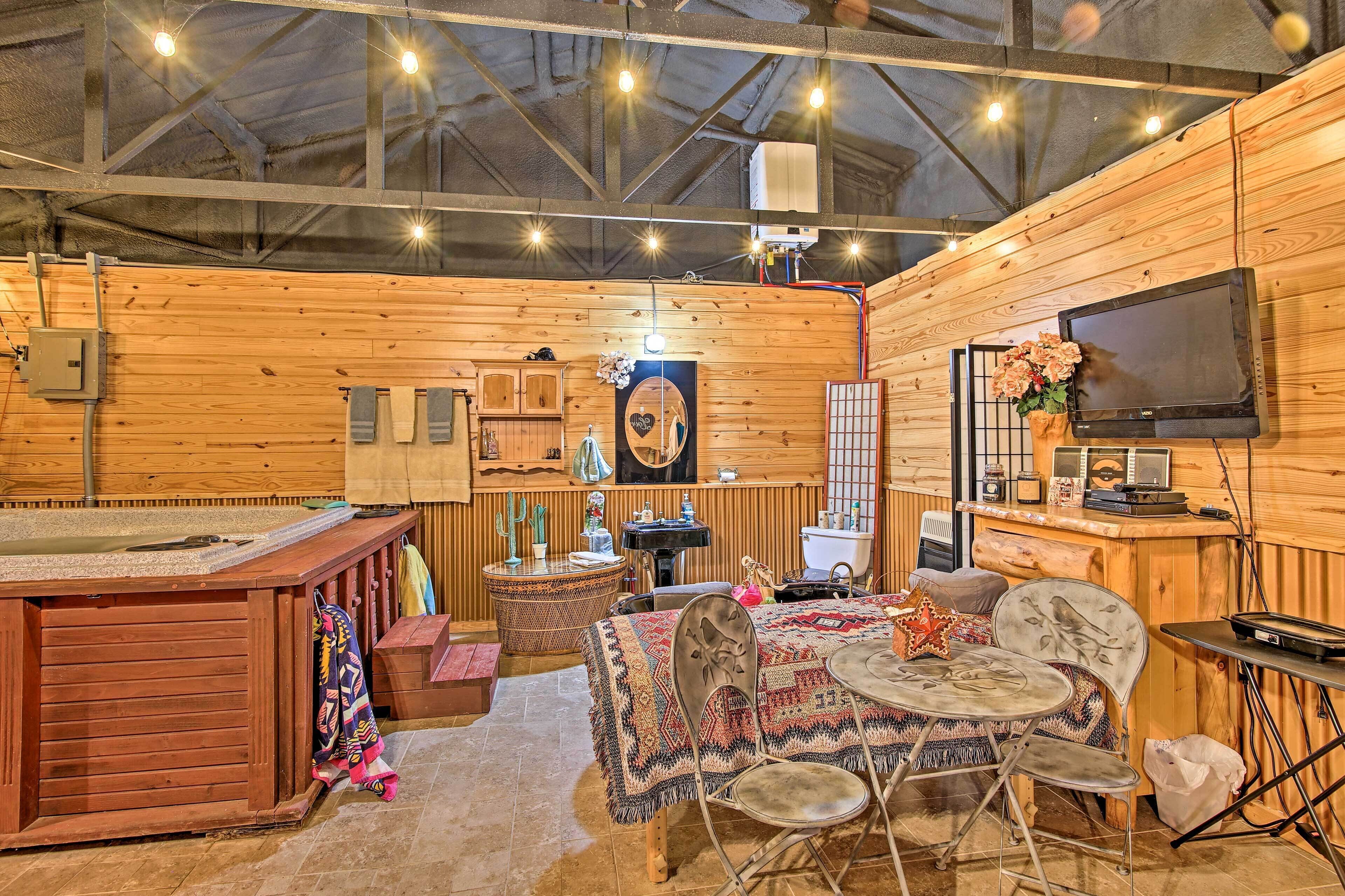 House (6 Bedrooms) | Interior