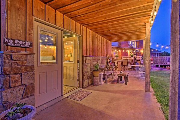 House (6 Bedrooms) | Interior - Red Bluff Inn & Retreat w/ Entire Ranch on Lake! (Leedey)