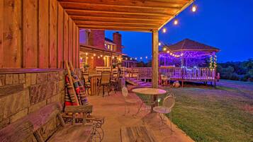 House (6 Bedrooms) | Interior