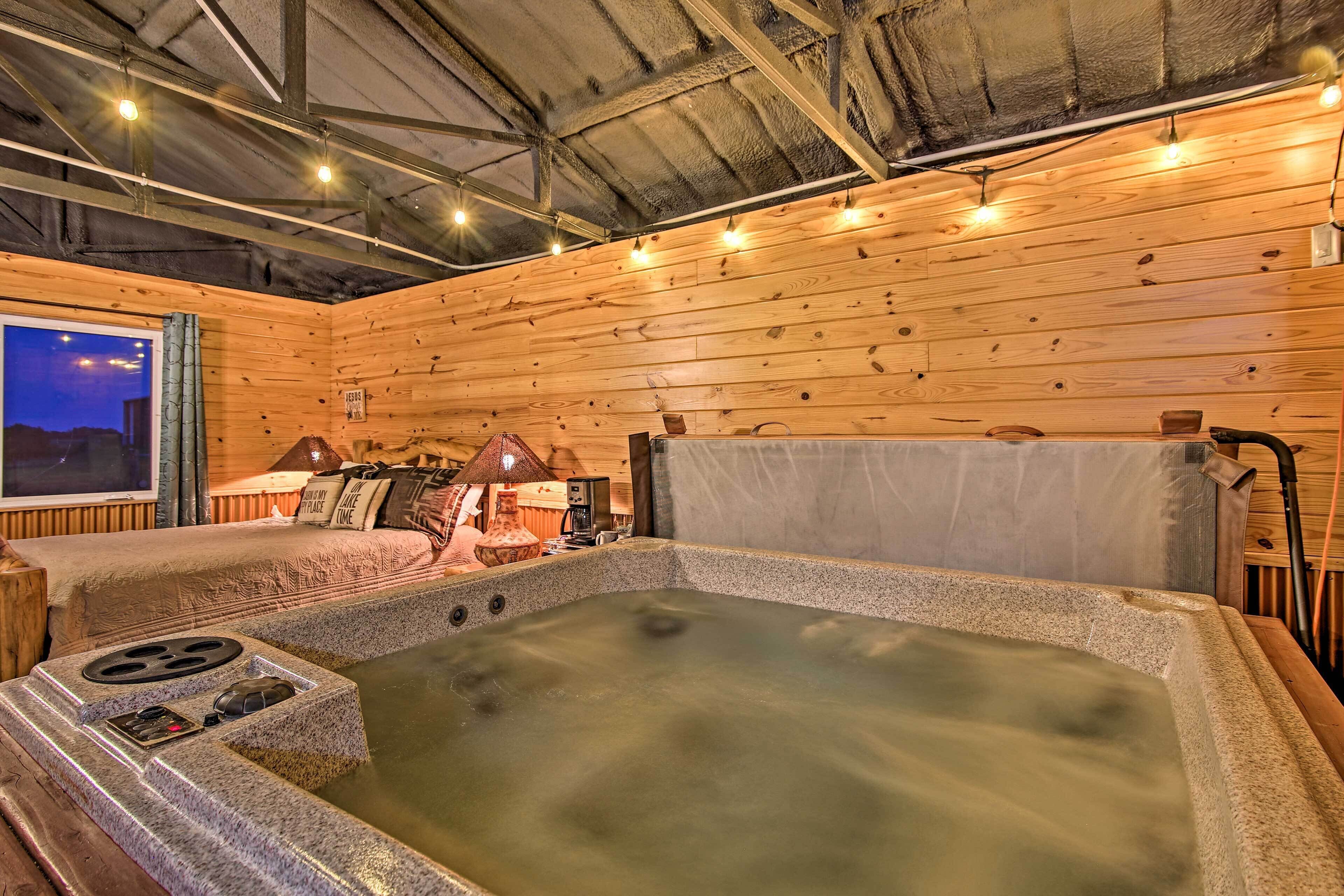 House (6 Bedrooms) | Interior