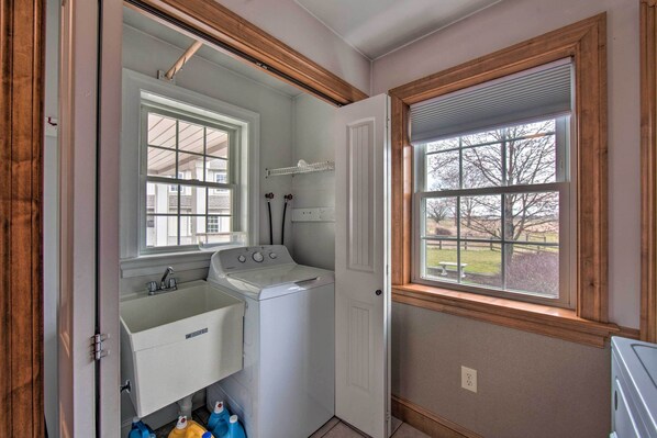 House (3 Bedrooms) | Interior - Peaceful Bird in Hand Home w/ Farmland Views! (Bird In Hand)