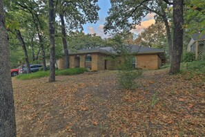 House (4 Bedrooms) | Interior - 2 Mi to Lake Arlington: Spacious Escape w/ Deck (Arlington)