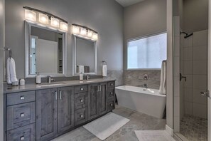 House (4 Bedrooms) | Interior - Spacious La Verkin Home: Near Zion Nat'l Park (La Verkin)