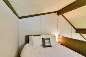 Interior - Peaceful Lake San Cristobal Cabin: Canoes Provided (Lake City)