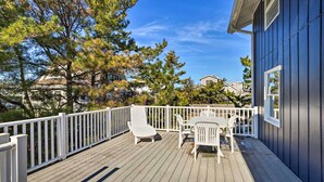 Outdoor dining - Coastal Bethany Beach Home: Walk to Beach! (Bethany Beach)