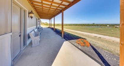 'the Vista' Retreat ~ 30 Mi to Kansas City!