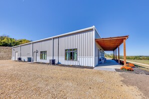 Villa (5 Bedrooms) | Interior - 'the Vista' Retreat ~ 30 Mi to Kansas City! (Tonganoxie)
