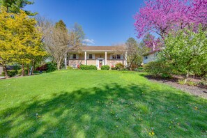 Exterior - Charming Leola Home: 10 Mi to Downtown Lancaster! (Leola)