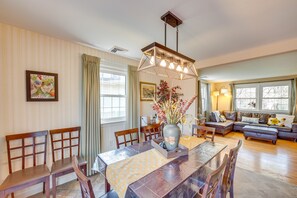 Dining - Charming Leola Home: 10 Mi to Downtown Lancaster! (Leola)