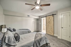 Interior - 3-story Houston Townhome: 1 Mi to Minute Maid Park (Houston)