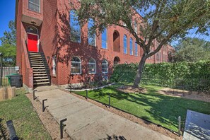 Apartment (3 Bedrooms) | Front of property