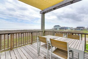 House (2 Bedrooms) | Interior - Wake Up to Waves Oceanfront Surfside Home (Freeport)