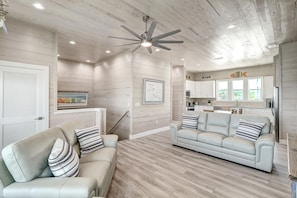 House, 3 Bedrooms | Living area | Smart TV